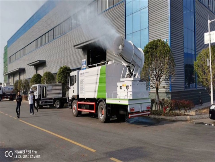 鄭通霧炮機(jī)廠家生產(chǎn)研發(fā)車載式霧炮機(jī)實拍圖