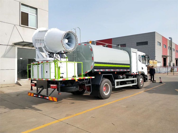 鄭通霧炮機(jī)廠家生產(chǎn)研發(fā)車載式霧炮機(jī)實拍圖