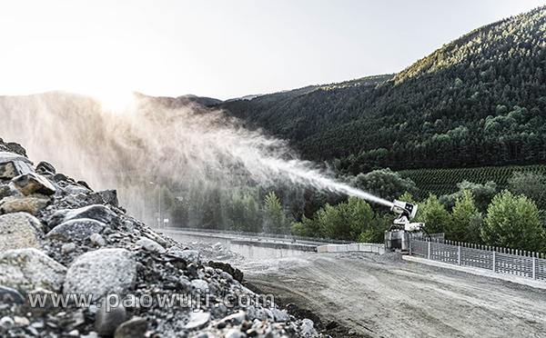 鄭通霧炮機(jī)廠家,霧炮機(jī)廠家直銷-砂石廠降塵霧炮機(jī).jpg